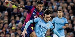 Barca renew deal with Dani Alves