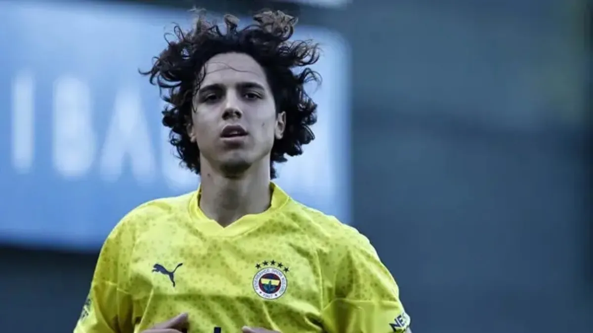 Emre Demir imzalıyor