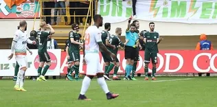 Beş gol, tartışmalı kırmızı, nefes kesen maç...