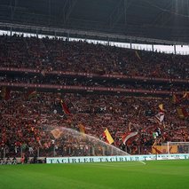 Galatasaraylı taraftarlar Florya’da toplandı