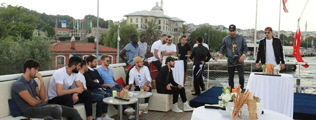 Galatasaray Da Birlik Ve Beraberlik Gezisi Son Dakika Galatasaray Haberleri Fotomac