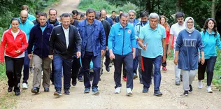 Futbol oynadı, ok attı, halat çekme yarışına katıldı