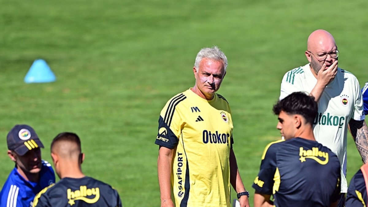 Fenerbahçe'den 65 milyon Euro'luk dev transfer planı! O isimler satış listesinde Fenerbahçe'den 65 milyon Euro'luk dev transfer planı! O isimler satış listesinde