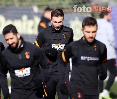 Galatasaray’da yeni transfer Halil Dervişoğlu ilk idmanına çıktı! İşte o anlar...