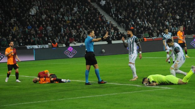 Galatasaray VAR'dan penaltı kazandı! İşte o pozisyon...