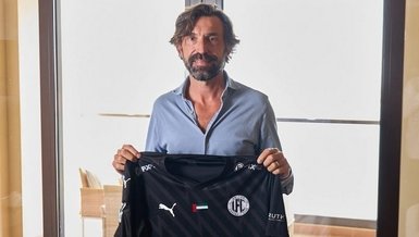Andrea Pirlo imzayı attı