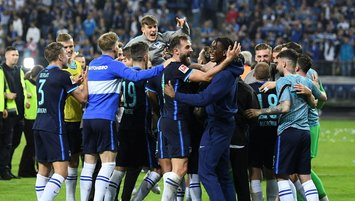 Hertha Berlin Bundesliga'da kaldı!