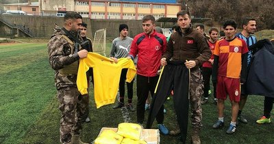 Özel hareketten sporculara malzeme desteği