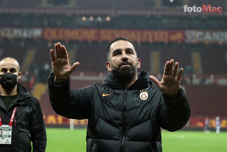 GALATASARAY HABERİ: Ahmet Çakar'dan çok konuşulacak sözler! "Arda Turan'ın futbol kariyeri bitti"