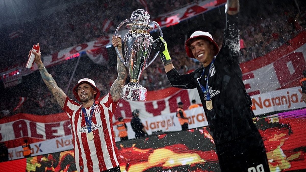 Fernando Muslera'dan büyük başarı! Takımını şampiyon yaptı