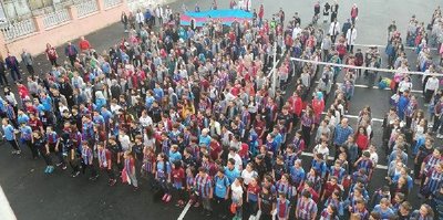 Trabzonspor maçı nedeniyle okula formayla gittiler