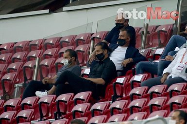 Galatasaray-Trabzonspor maçında sürpriz isim! Tribünden takip etti