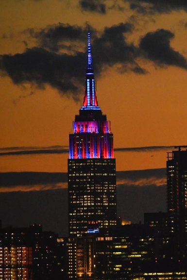 Empire State Binası, Barca’nın renkleriyle aydınlandı