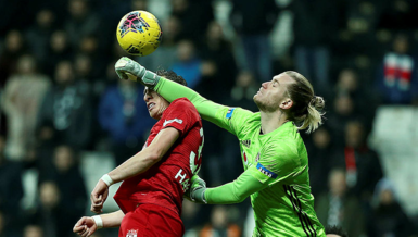 Gel bakalım manken Karius!
