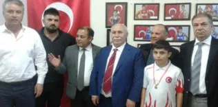 Şampiyon güreşçiye Cumhuriyet altını