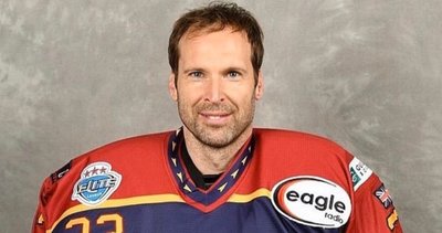 Petr Cech buz hokeyi kalecisi oldu