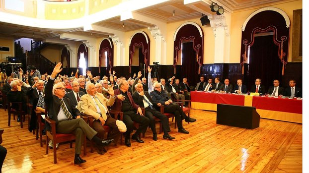 Galatasaray'da divan kurulu başkanlığı seçimi ertelendi #