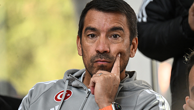 Beşiktaş’ta ayrılık çanları! Giovanni van Bronckhorst biletlerini kesti