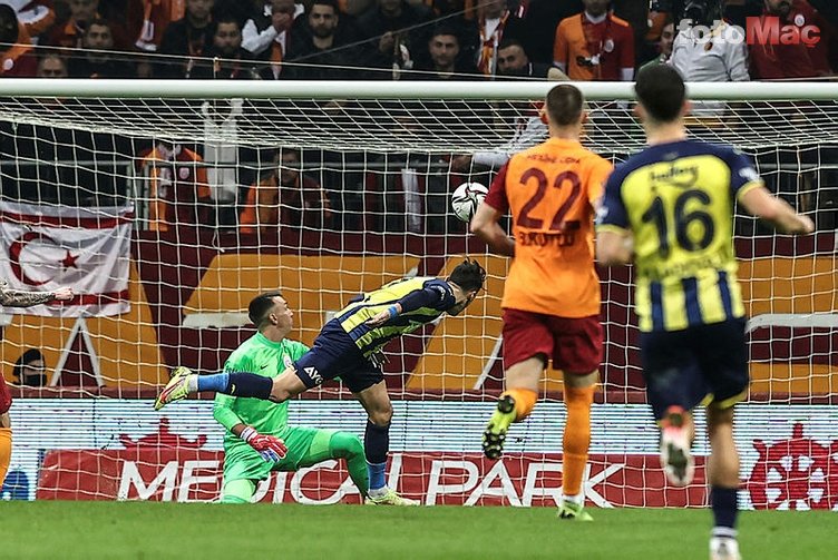 Usta isimler Galatasaray - Fenerbahçe derbisini yorumladı! "Zafer Pereira'nın değil Mesut'un eseri"