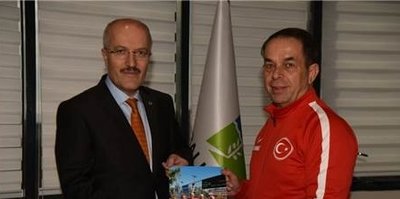 Başkan Kafaoğlu milli sporcuyu kutladı