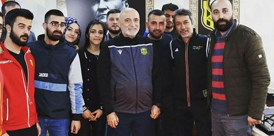 Hikmet Karaman'a taraftarladan doğum günü süprizi!