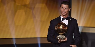 RONALDO, BALLON D’OR ÖDÜLÜNÜ SATTI!