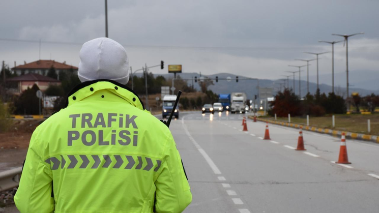 2024-yeni-trafik-cezalari-belli-oldu-trafikte-bu-kurallara-dikkat-etmeyenin-cebi-de-yanacak-1704088297056.png 2024 yılı yeni trafik ceza listesi belli oldu