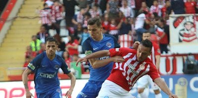 Antalyaspor'u Doukara ve Mevlüt Erdinç sırtladı