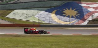 Australian F1 fans detained in Malaysia