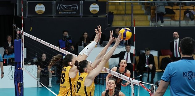 VakıfBank dörtlü finalde!
