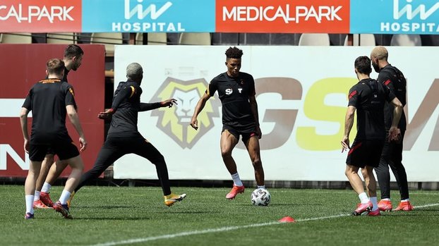 Galatasay'da Onyekuru çalışmalara başladı #