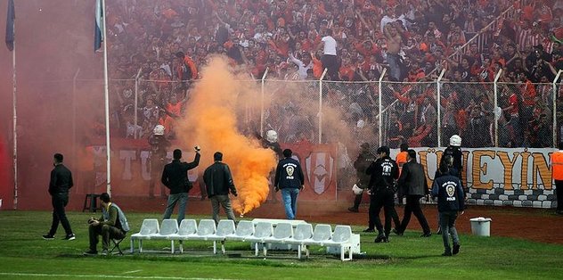 Adana derbisinde olay Ã§Ä±ktÄ±! ile ilgili gÃ¶rsel sonucu