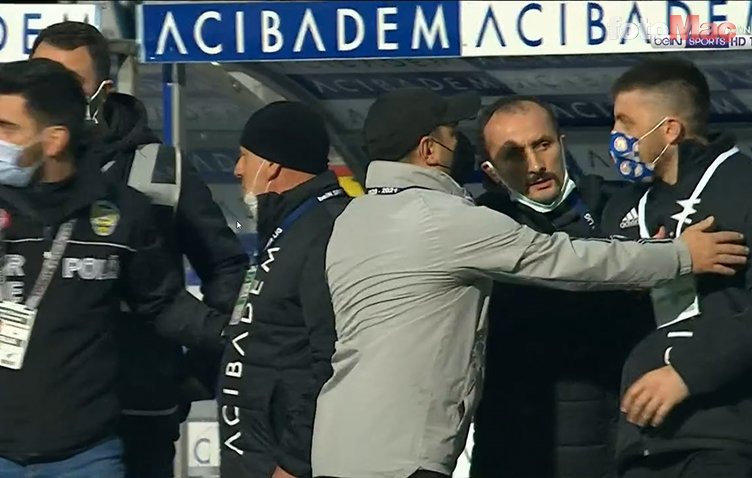 Son dakika spor haberi: Çaykur Rizespor-Beşiktaş maçı sonunda ortalık karıştı! İşte o anlar... Son dakika spor haberi: Çaykur Rizespor-Beşiktaş maçı sonunda ortalık karıştı! İşte o anlar...