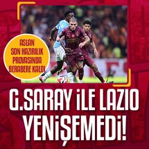 <p>Galatasaray, yeni sezon hazırlıkları kapsamında karşılaştığı İtalya 1. Futbol Ligi (Serie A) ekibi Lazio ile 2-2 berabere kaldı.</p>

<p>Sarı-kırmızılı ekip, RAMS Park'taki karşılaşmaya Günay Güvenç, Kaan Ayhan, Davinson Sanchez, Abdülkerim Bardakcı, Eren Elmalı, Mario Lemina, Lucas Torreira, Gabriel Sara, Leroy Sane, Ismail Jakobs, Roland Sallai 11'i ile sahaya çıktı.</p>

<p>Karşılaşmaya hızlı başlayan "Cimbom", Lucas Torreira'nın 10. dakikada attığı golle 1-0 öne geçti. Konuk takım, 33. dakikada kullandığı kornerde Sanchez'in kendi kalesine attığı golle 1-1'lik beraberliği yakaladı. Lazio, 45+1. dakikada Zaccagni'nin fileleri havalandırmasıyla soyunma odasına 2-1'lik üstünlükle gitti.</p>

<p>Teknik direktör Okan Buruk, ikinci yarının başında Yunus Akgün'ü oyuna alırken, Eren Elmalı'yı kenara çekti. Buruk, 62. dakikada Lemina yerine Barış Alper Yılmaz, Sane yerine Ahmed Kutucu, Abdülkerim yerine Derrick Köhn ve Kaan yerine Elias Jelert'i sahaya sürdü. Tecrübeli teknik adam, 75. dakikada da Jakobs-Arda Ünyay değişikliğini yaptı. Buruk, 83. dakikada ise Torreira yerine Eyüp Aydın, Sallai yerine Kazımcan Karataş, Sara yerine Metehan Baltacı ve Sanchez yerine de Victor Nelsson'u oyuna soktu.</p>

<p>Sarı-kırmızılılar, ikinci yarıda Torreira'nın 74. dakikada attığı golle 2-2'lik eşitliği sağladı. Maçta başka gol olmadı ve müsabaka 2-2 sona erdi.</p>

<p><a href="/galatasaray/2025/08/02/galatasarayda-sane-ve-osimhen-icin-imza-toreni-duzenlendi"><img src="https://iaftm.tmgrup.com.tr/83fc35/176/105/0/21/1200/737?u=https://iftm.tmgrup.com.tr/2025/08/02/galatasarayda-sane-ve-osimhen-icin-imza-toreni-duzenlendi-1754156654077.jpeg" style="height:105px; width:176px"> </a></p>

<div class="ContentRelation ftm" data-close-button="true" relation-id="6e501170-3e87-428e-945f-2f30adf0843e" slave-id="7845fd8d-e420-4414-8af6-4a49e2e6b9b3" template="76" title="galatasarayda-sane-ve-osimhen-icin-imza-toreni-duzenlendi" type="HABER">
<div class="news-similar blue">
<div class="pic-area"><a href="/galatasaray/2025/08/02/galatasarayda-sane-ve-osimhen-icin-imza-toreni-duzenlendi"><img src="https://iaftm.tmgrup.com.tr/83fc35/176/105/0/21/1200/737?u=https://iftm.tmgrup.com.tr/2025/08/02/galatasarayda-sane-ve-osimhen-icin-imza-toreni-duzenlendi-1754156654077.jpeg" style="height:105px; width:176px"> </a></div>
<a class="news-title" href="/galatasaray/2025/08/02/galatasarayda-sane-ve-osimhen-icin-imza-toreni-duzenlendi"><span class="title-wrapper"> <span> G.Saray'da imza töreni düzenlendi! </span> <span class="read-more"> <span href="/galatasaray/2025/08/02/galatasarayda-sane-ve-osimhen-icin-imza-toreni-duzenlendi"> Devamını Oku <i class="flatWeb flaticon-next"></i> </span> </span> </span> <span class="next-news"> <span href="/galatasaray/2025/08/02/galatasarayda-sane-ve-osimhen-icin-imza-toreni-duzenlendi"> BUNU DA OKU <i class="flatWeb flaticon-comment"></i> </span> </span> </a></div>
</div>

<p><strong>HAZIRLIK MAÇLARINDA KAYBETMEDİ</strong></p>

<p>Galatasaray, yeni sezon öncesi yaptığı 5 hazırlık maçında da mağlup olmadı.</p>

<p>İlk hazırlık müsabakasına İstanbul'da Trendyol 1. Lig temsilcisi Ümraniyespor'u yenen "Cimbom", sonrasında Avusturya'daki kampta Avusturya 2. Lig ekibi Admira Wacker ve İtalya 1. Futbol Ligi (Serie A) takımlarından Cagliari ile mücadele etti. Galatasaray, söz konusu maçları 2-1 ve 3-1'lik skorlarla galip tamamladı.</p>

<p>Hazırlıklarına İstanbul'da devam eden sarı-kırmızılı ekip, RAMS Park'ta Fransa ekibi Strasbourg'u 3-1 mağlup ettikten sonra Serie A'dan Lazio ile 2-2 berabere kaldı.</p>

<p> </p>

<p><strong>BÜTÜN HAZIRLIK MAÇLARINDA GOL YEDİ</strong></p>

<p>Sarı-kırmızılı ekip, yeni sezon öncesinde yaptığı 5 hazırlık maçında da kalesini gole kapatamadı.</p>

<p>Ümraniyespor ve Lazio karşılaşmalarında kalesinde 2'şer gol gören "Cimbom", Admira Wacker, Cagliari ile Strasbourg karşılaşmalarında da birer gol yedi.</p>

<p> </p>

<p><strong>TORREİRA "DUBLE" YAPTI</strong></p>

<p>Galatasaray'ın Uruguaylı oyuncusu Torreira, attığı 2 golle maça damga vurdu.</p>

<p>Tecrübeli orta saha, 10. ve 74. dakikalarda attığı golle takımına büyük katkı sağladı.</p>

<p>Maç sonrasında taraftar, Torreira'nın üçlü çektirmesini istedi. Uruguaylı oyuncu, Eyüp Aydın'ı yanına alarak taraftara üçlü çektirdi.</p>

<p><strong>FİLİSTİN İÇİN PANKARTLAR AÇILDI</strong></p>

<p>Sarı-kırmızılı taraftarlar, geçen sezon olduğu gibi Filistin'de yaşanan soykırıma tepki göstermeye devam etti.</p>

<p>Taraftarlar, müsabakadan önce kale arkalarındaki tribünlerde İngilizce, "Bırakın Gazze'deki bebekler yaşasın", "Özgür Filistin" ve "İnsanlık Gazze'de vicdanını kaybetti" yazılı pankartlar açtı.</p>

<p> </p>

<p><strong>LEROY SANE, ULTRASLAN BAYRAĞIYLA TUR ATTU</strong></p>

<p>Galatasaray'ın yeni transferi Leroy Sane, elindeki UltrAslan bayrağı ile sahada tur attı.</p>

<p>Elindeki bayrakla sahada tur atan Alman futbolcu, her iki kale arkasına da giderek sarı-kırmızılı taraftarları selamladı.</p>

<p><strong>LEROY SANE İLK KEZ 11'DE</strong></p>

<p>Galatasaray'ın yeni transferi Alman futbolcu Leroy Sane ilk kez 11'de forma giydi. Lazio maçına ilk 11'de başlayan 29 yaşındaki oyuncu, 62 dakikada sahada kaldı. Öte yandan Sane, Strasbourg maçının ikinci yarısında oyuna dahil olmuştu.</p>

<div class="ContentRelation ftm" data-close-button="true" relation-id="2c8b6145-8663-4fae-b238-493ec4d5b9ab" slave-id="7969f63d-5a73-435f-89ab-6b084a0a39ca" template="76" title="galatasaray-tribunlerinden-gazzeye-destek-mesaji" type="HABER">
<div class="news-similar blue">
<div class="pic-area"><a href="/galatasaray/2025/08/02/galatasaray-tribunlerinden-gazzeye-destek-mesaji"><img src="https://iaftm.tmgrup.com.tr/231e05/176/105/0/724/1857/1830?u=https://iftm.tmgrup.com.tr/2025/08/02/galatasaray-tribunlerinden-gazzeye-destek-mesaji-1754150461502.jpg" style="height:105px; width:176px"> </a></div>
<a class="news-title" href="/galatasaray/2025/08/02/galatasaray-tribunlerinden-gazzeye-destek-mesaji"><span class="title-wrapper"> <span> G.Saray tribünlerinden Gazze'ye destek mesajı </span> <span class="read-more"> <span href="/galatasaray/2025/08/02/galatasaray-tribunlerinden-gazzeye-destek-mesaji"> Devamını Oku <i class="flatWeb flaticon-next"></i> </span> </span> </span> <span class="next-news"> <span href="/galatasaray/2025/08/02/galatasaray-tribunlerinden-gazzeye-destek-mesaji"> BUNU DA OKU <i class="flatWeb flaticon-comment"></i> </span> </span> </a></div>
</div>

<p> </p>