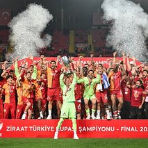 Usta yazardan G.Saray’a övgüler!