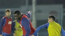 Balotelli’den arkası dönük şov