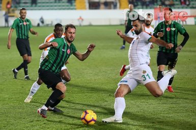 Akhisarspor - Alanyaspor maçından kareler