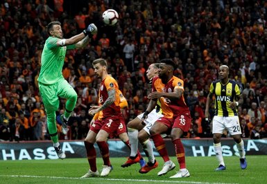 Galatasaray-Fenerbahçe derbisi Avrupa basınında! Vahşi bir kavga