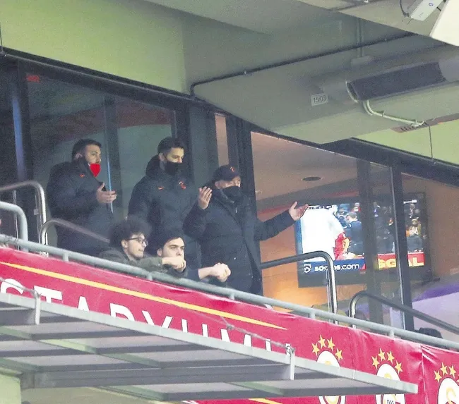 GALATASARAY HABERLERİ: Fatih Terim yerinde duramadı! Hakem kararlarına büyük tepki - 1