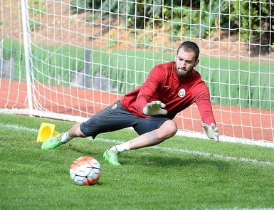 Galatasaray antrenmanında sürpriz isim! Taraftardan tepki yağdı...