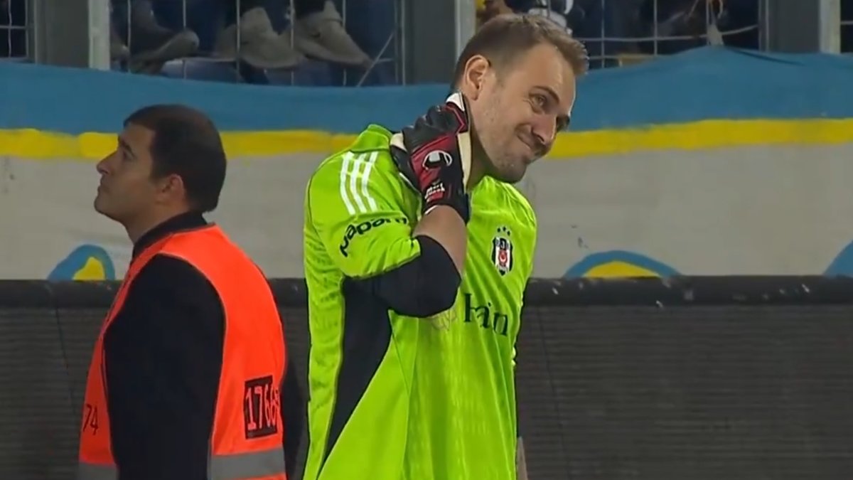 A.Gücü taraftarı Mert Günok'a çakmak fırlattı!
