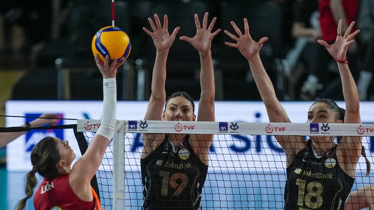 VakıfBank Galatasaray Daikin'i geçerek Kupa Voley'de finale yükseldi!