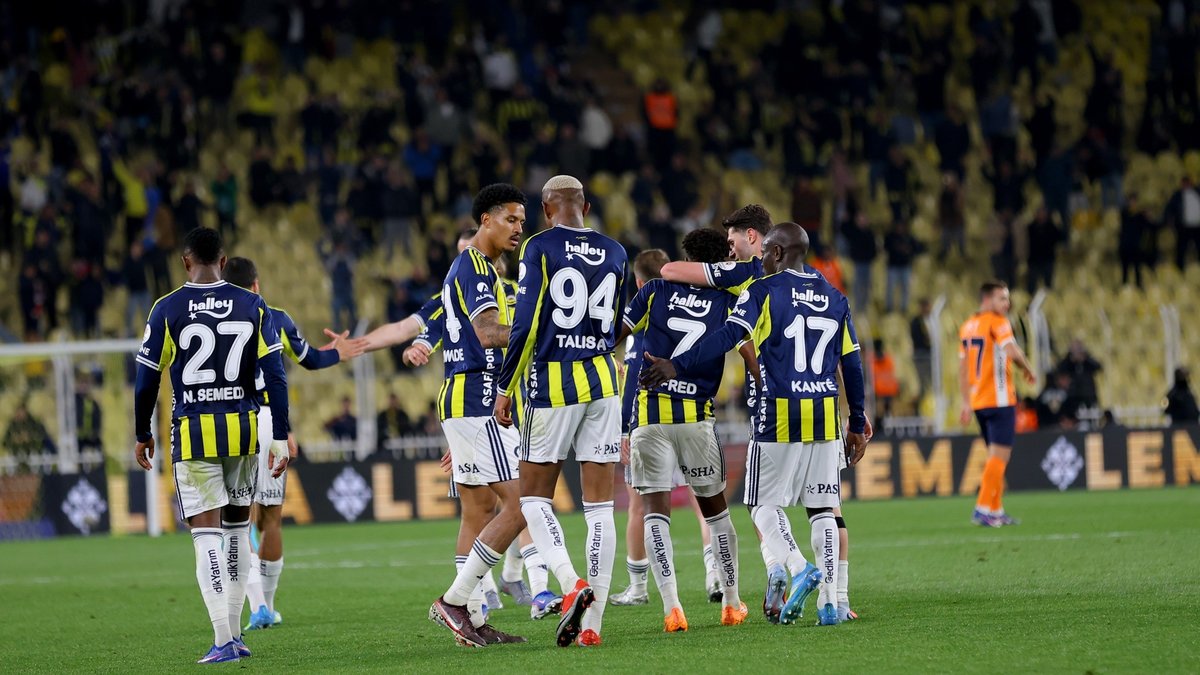 Fenerbahçe'de 3 oyuncu ile yollar ayrılıyor!
