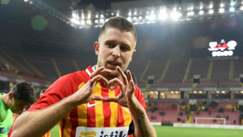 Artem Kravets Kayserispor’da kaldı
