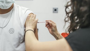 corona virusu koronavirus asisi mhrs randevusu nasil alinir asi sirasi hangi yas grubunda biontech ve sinovac fotomac