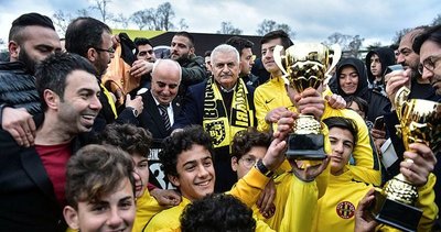 Bakan Kasapoğlu ve Binali Yıldırım, Beykozspor Stadyumu’nun açılışını yaptı