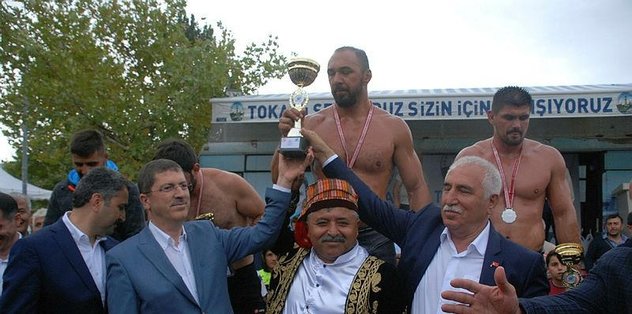 Tokat’ta başpehlivan Ali Gürbüz oldu