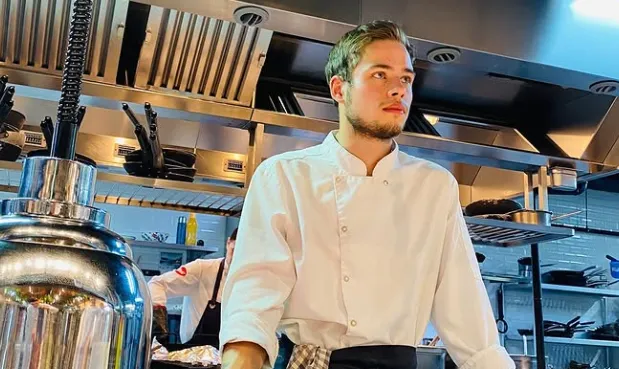 masterchef-hasan-alp-kimdir-hasan-alp-karabacak-kac-yasinda-1784529831160.png