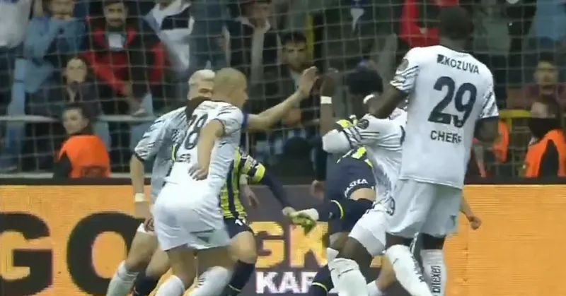 Adana Demirspor - Fenerbahçe maçı sonrası Jorge Jesus kırmızı kart gördü! - 1