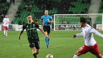 Sakarya evinde Burak Süleyman ile güldü!